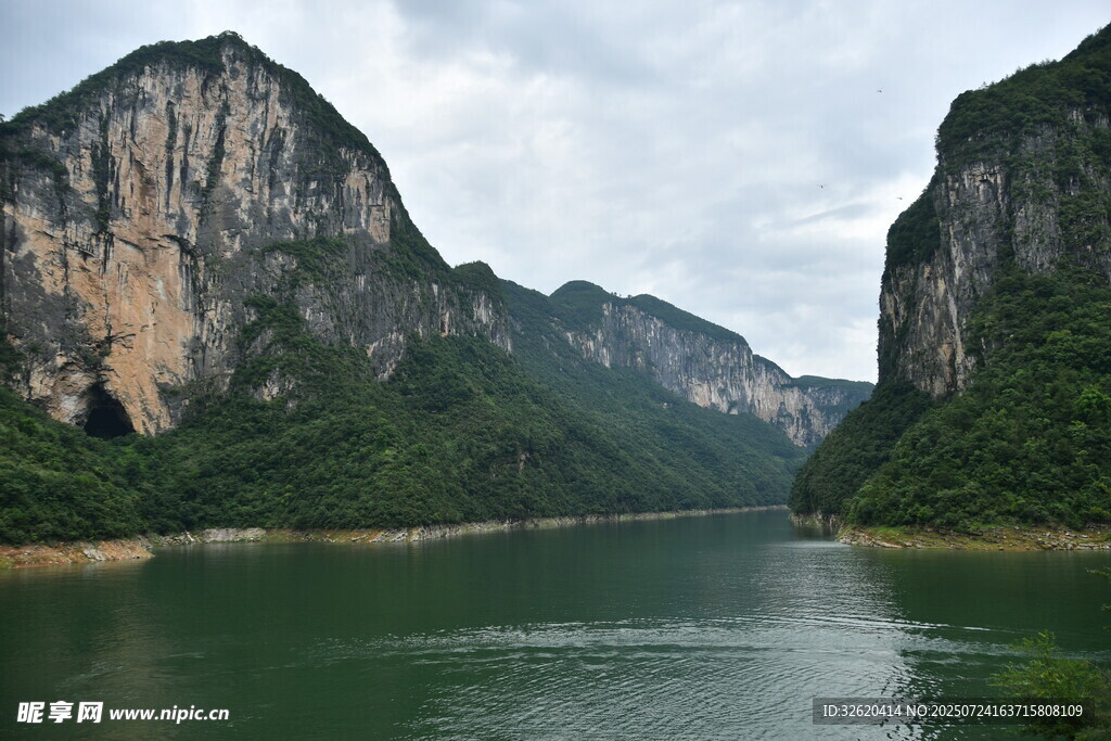 壮丽山水风光图
