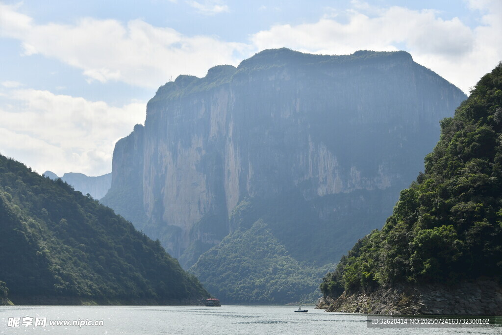 壮丽山水风光图