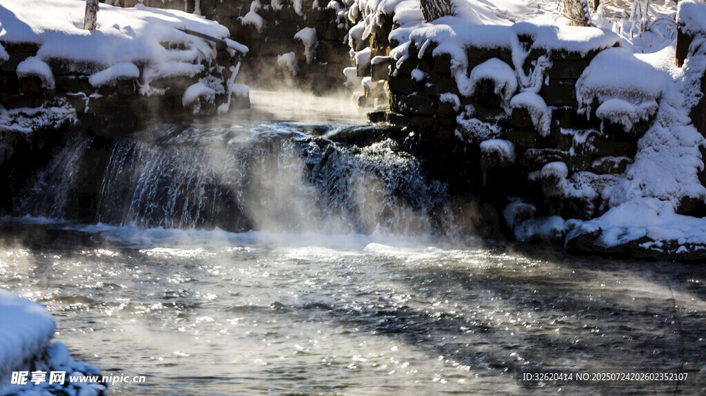 冬日溪流 覆雪瀑布美景