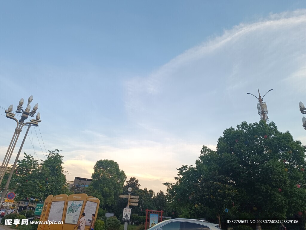 城市傍晚景观与天空云彩