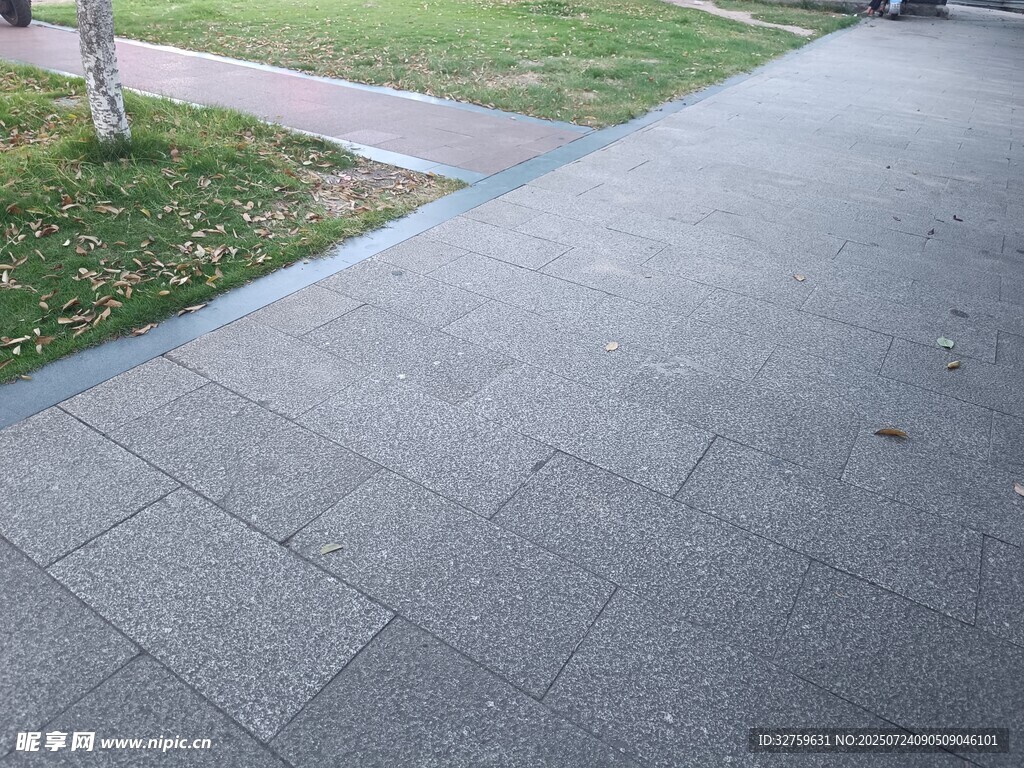 户外整洁的灰色砖石路面