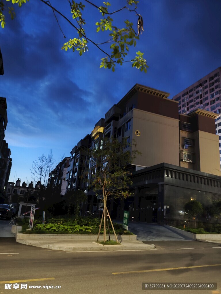 城市中的现代建筑景观