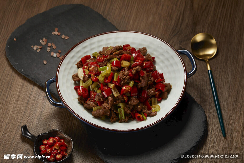 小炒黄牛肉 横版侧面照