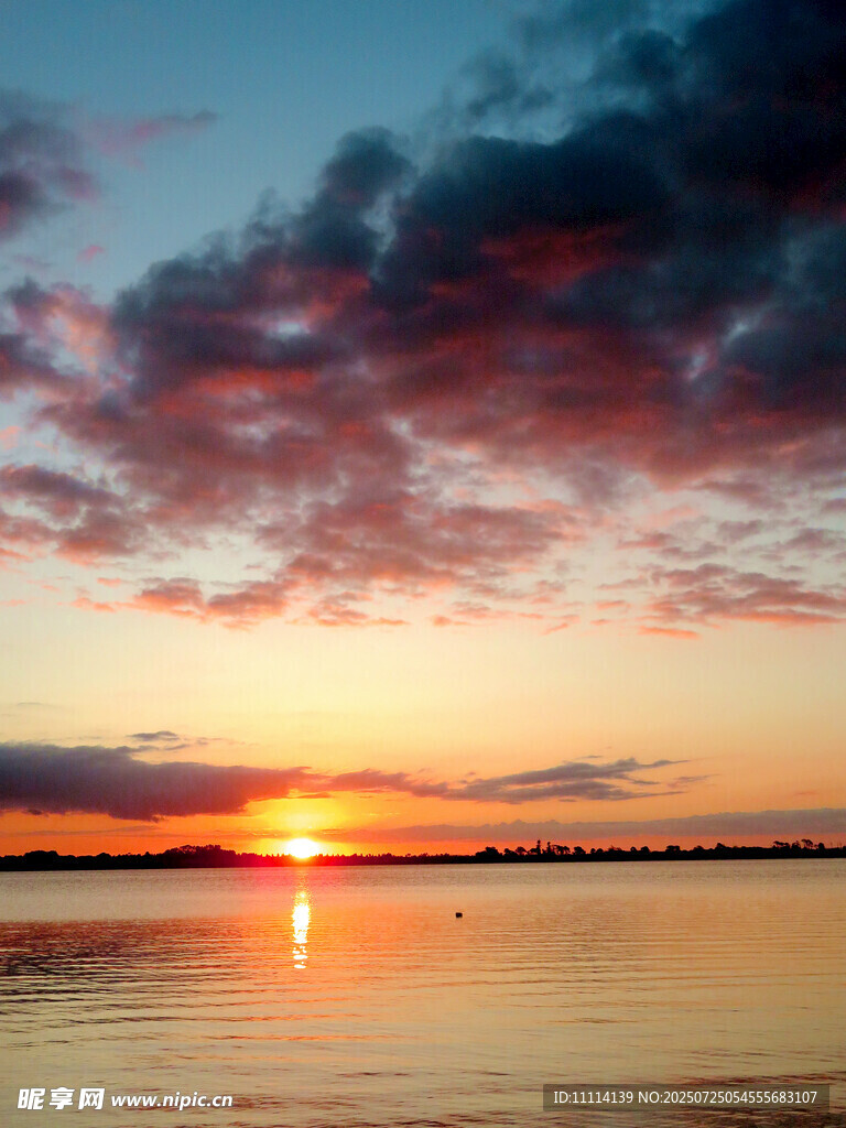 海滨绝美日落景观