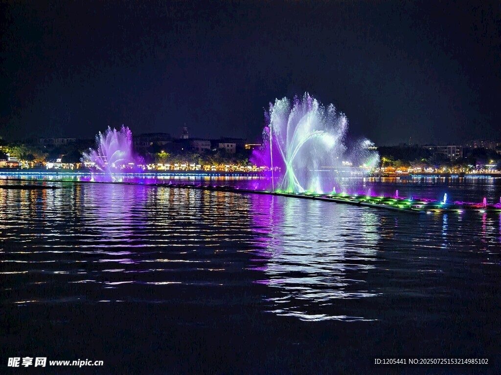 肇庆星湖梦幻夜景喷泉秀