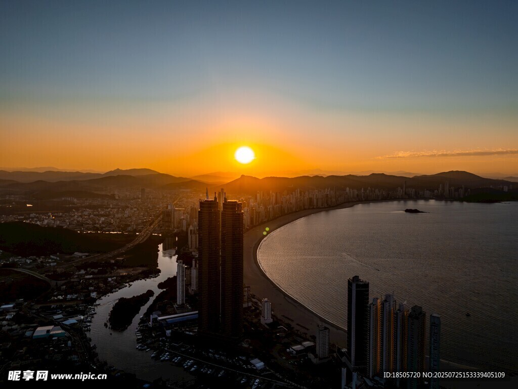 城市日落美景