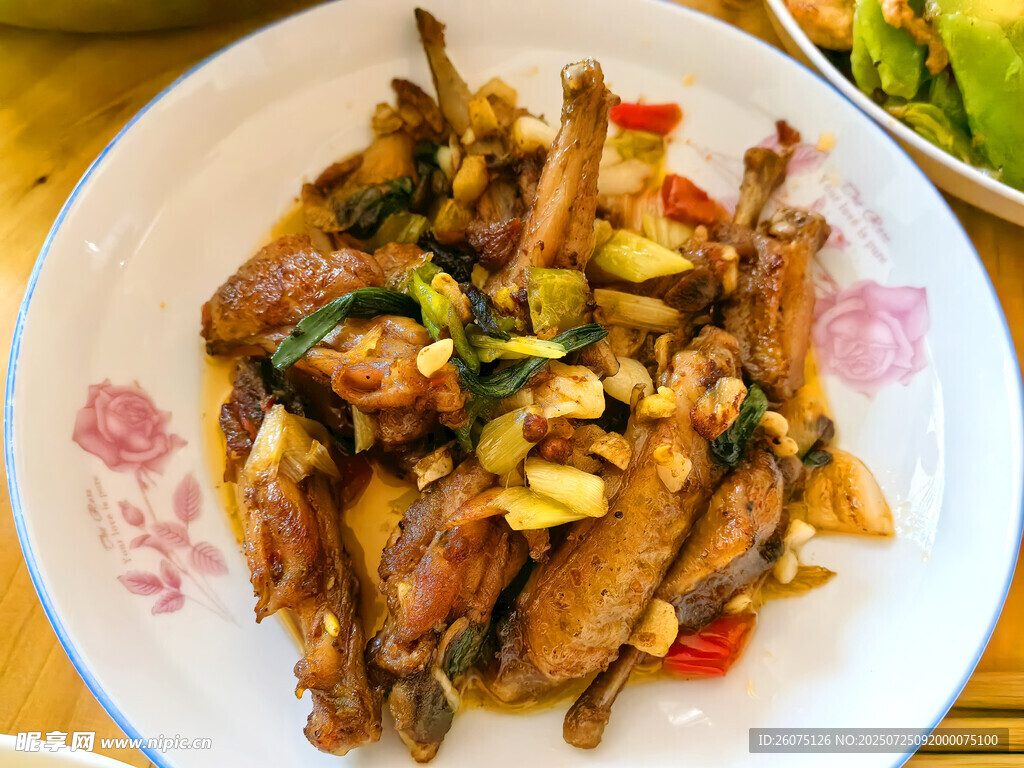 美味香辣炒鸡翅