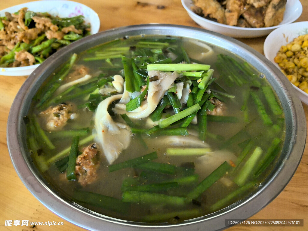 鲜香蔬菜平菇汤