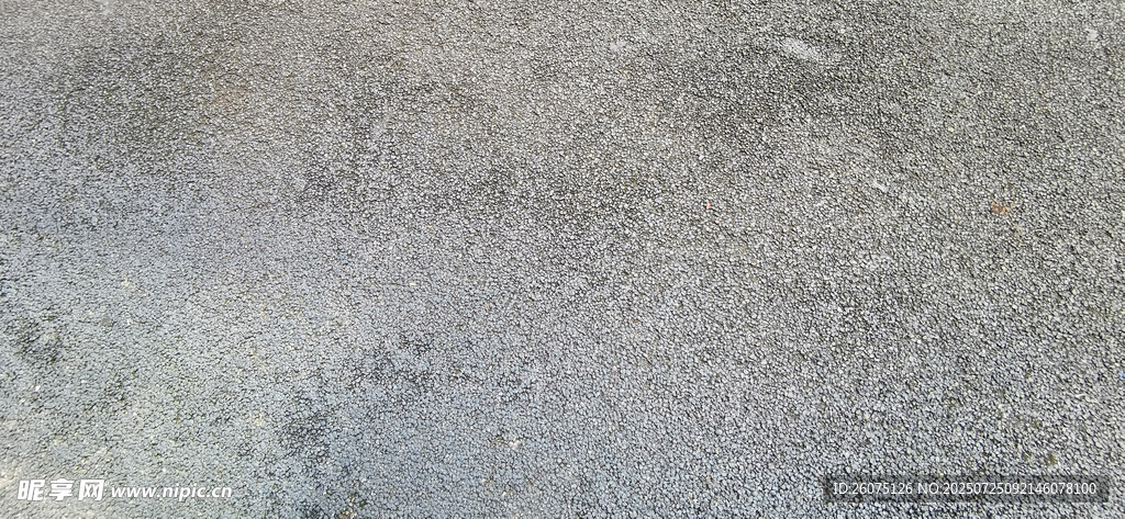 雨后沥青路面特写