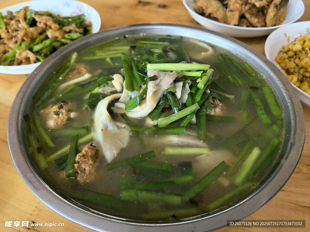 鲜香蔬菜肉片汤