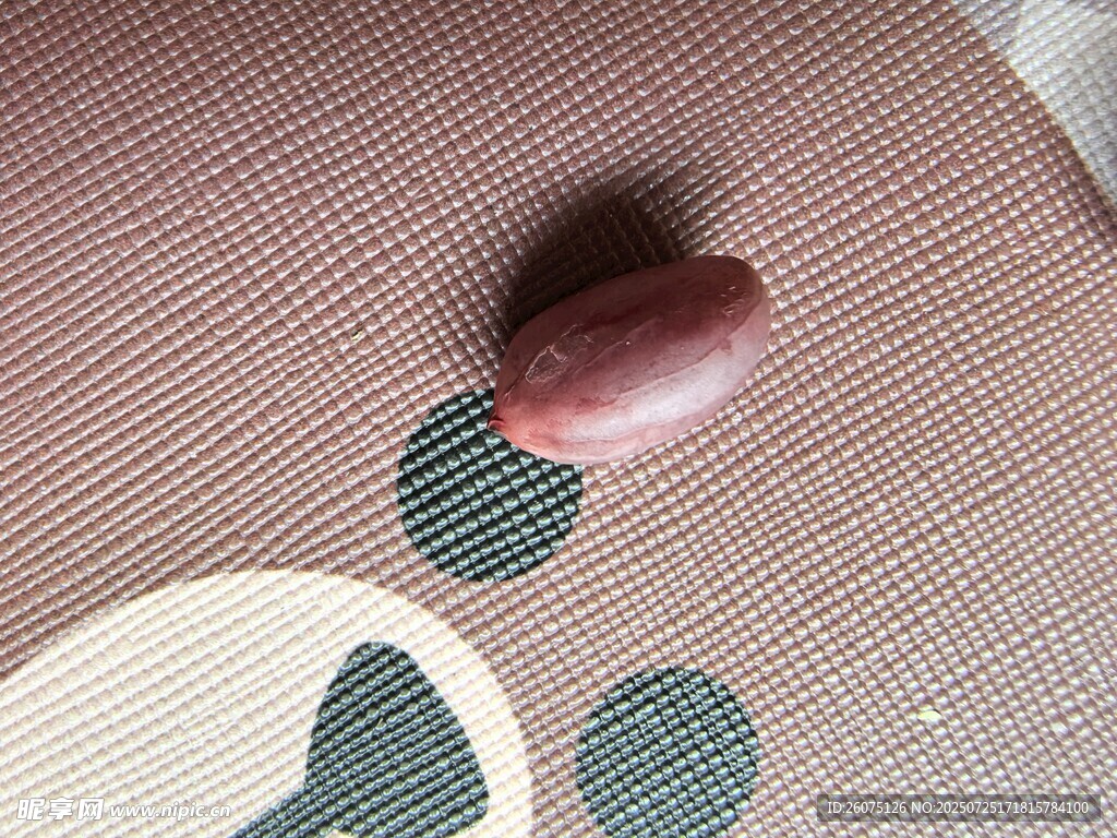 花生米置于特色布面