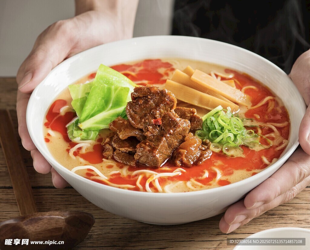 美味牛肉汤面诱人呈现