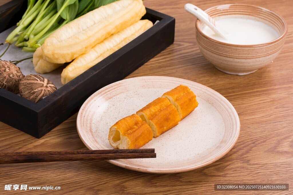 美味炸物与多样配菜