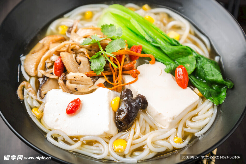 美味营养的特色蔬菜豆腐面