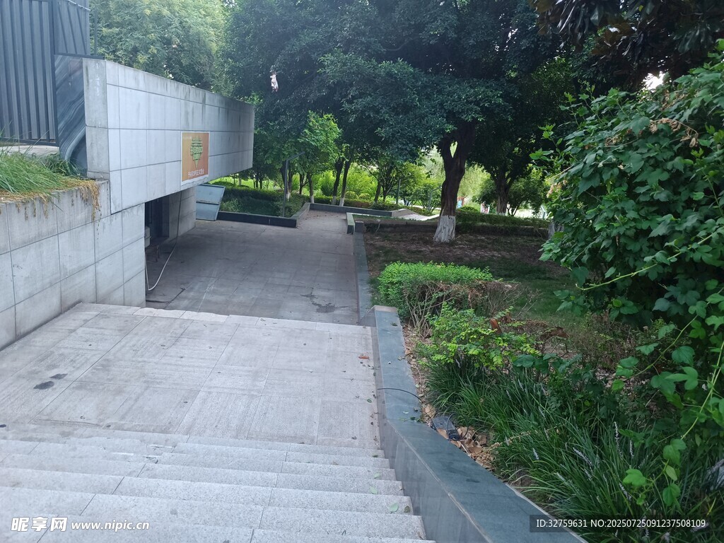 小区内的宁静步道景观