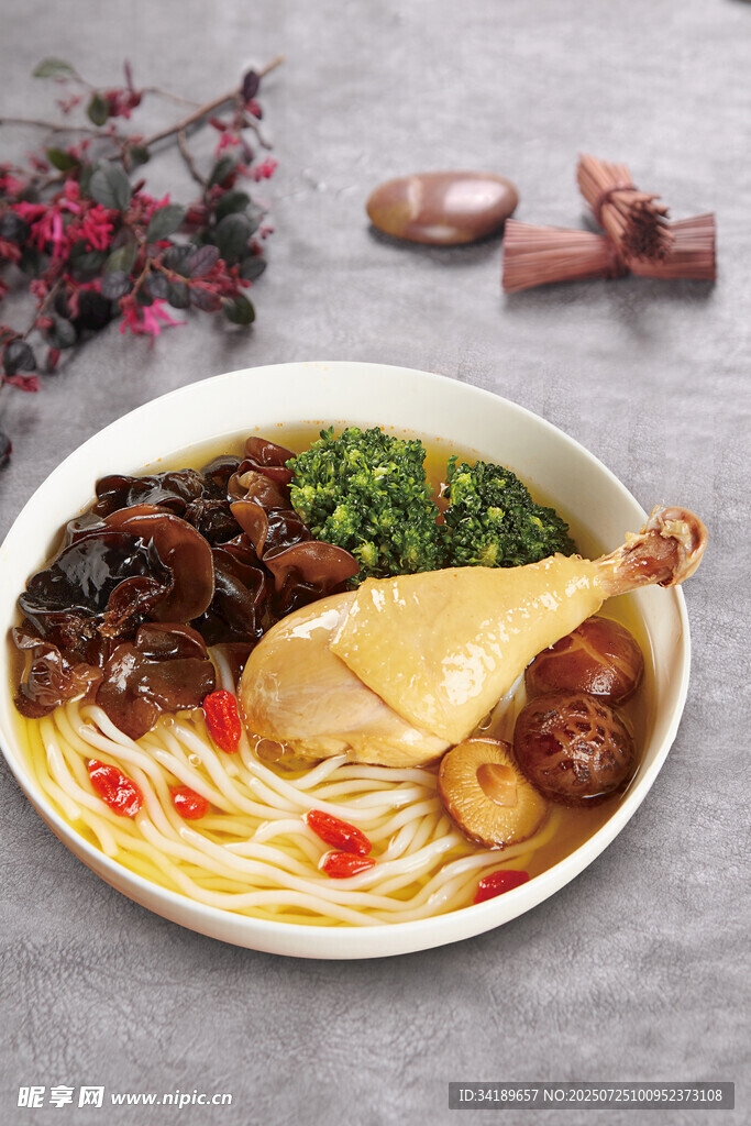鸡腿 鸡汤米线