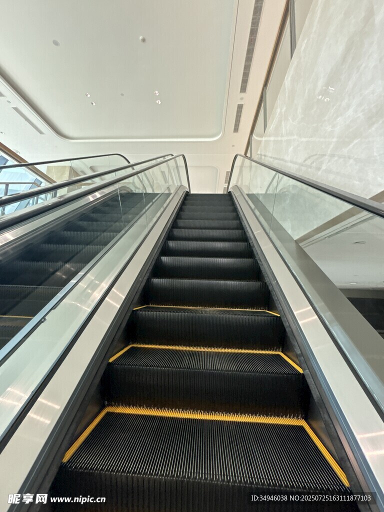 空旷自动扶梯