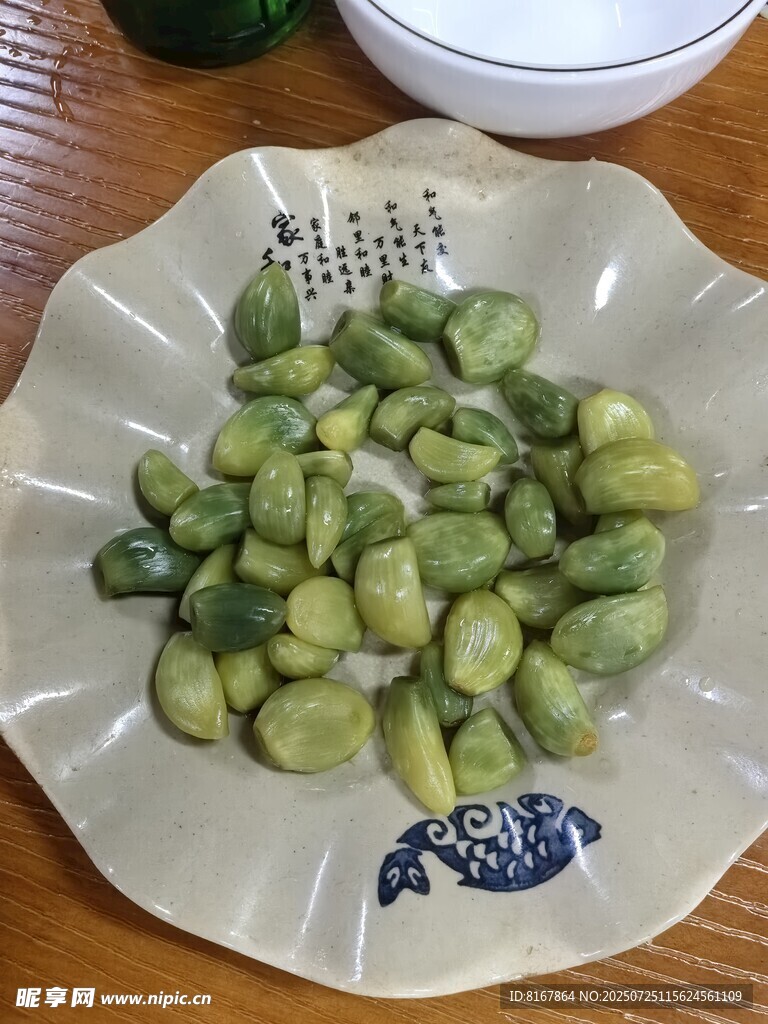 盘中青蚕豆
