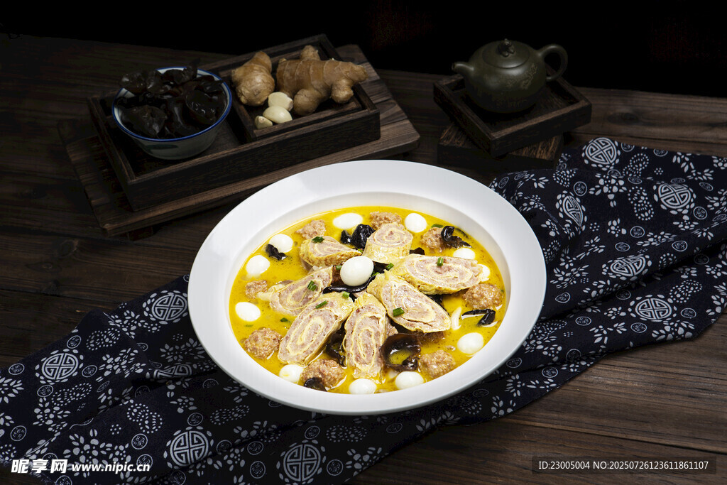 鲜香鸡汤炖食材