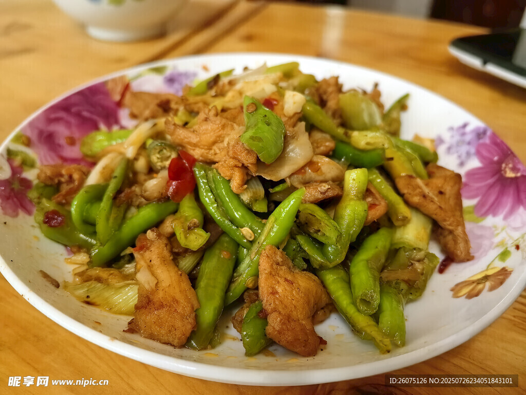 青椒炒肉美食诱人呈现