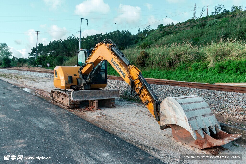 道路施工中的挖掘机