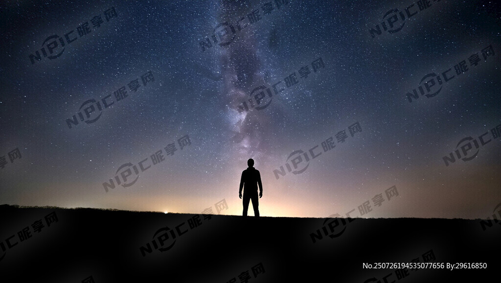 生成一张大千世界孤寂的身影