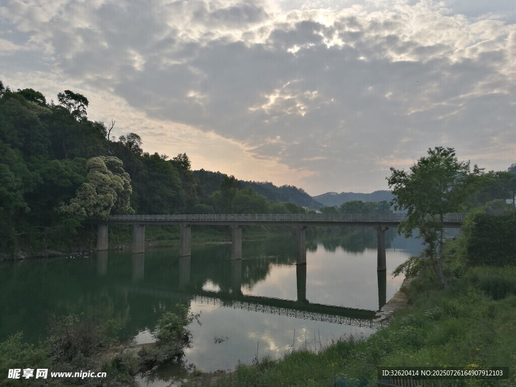 河畔桥梁风景 暮色迷人