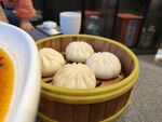 竹笼里的美味鲜肉小笼包