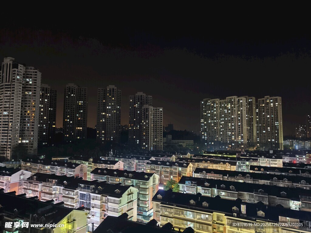 城市璀璨夜景俯瞰图