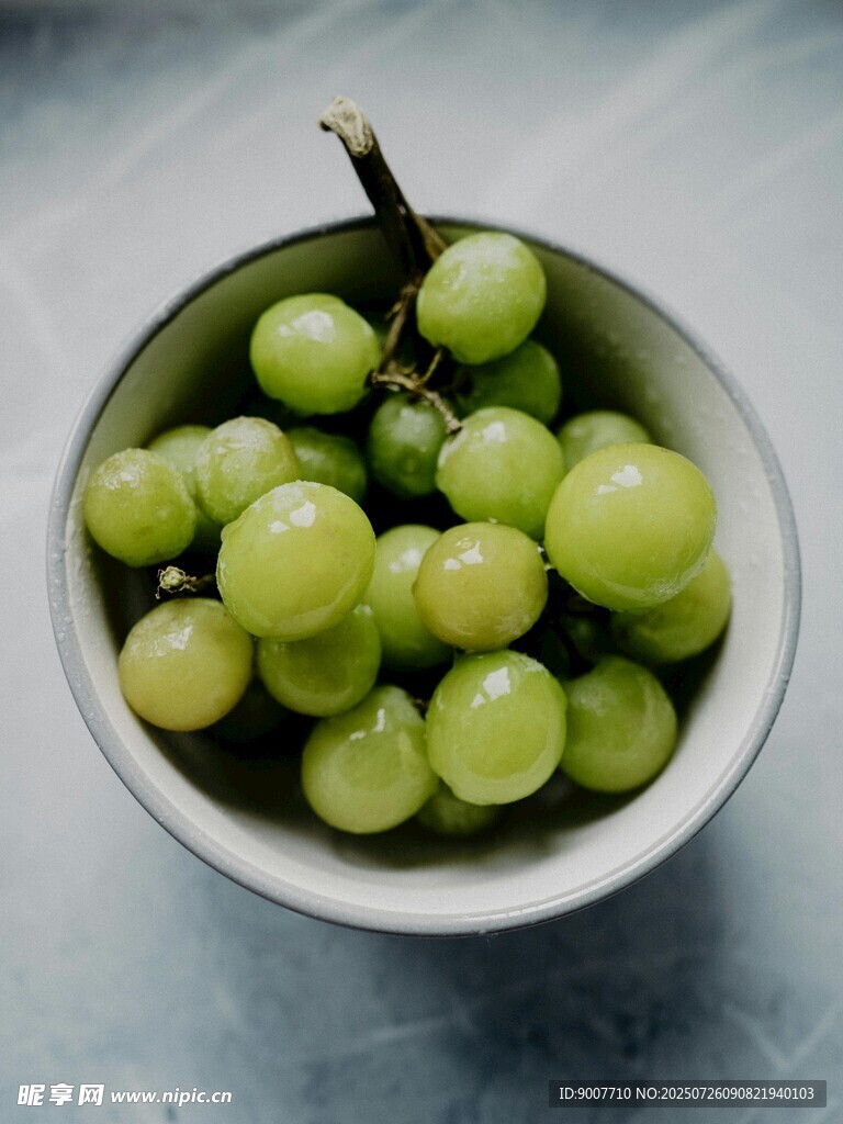 碗中青葡萄