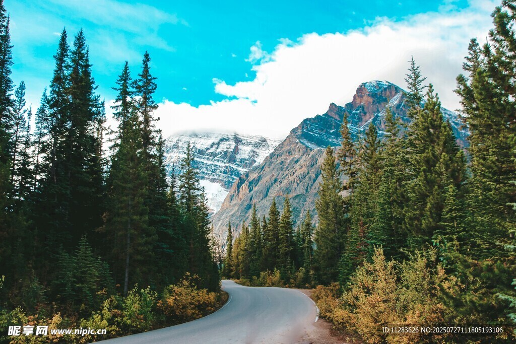山间蜿蜒小路