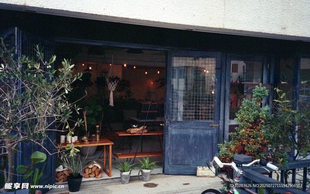 温馨绿植小店外观