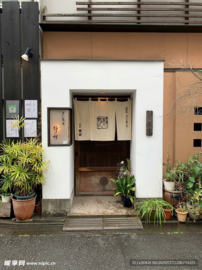 日式简约风格店铺入口