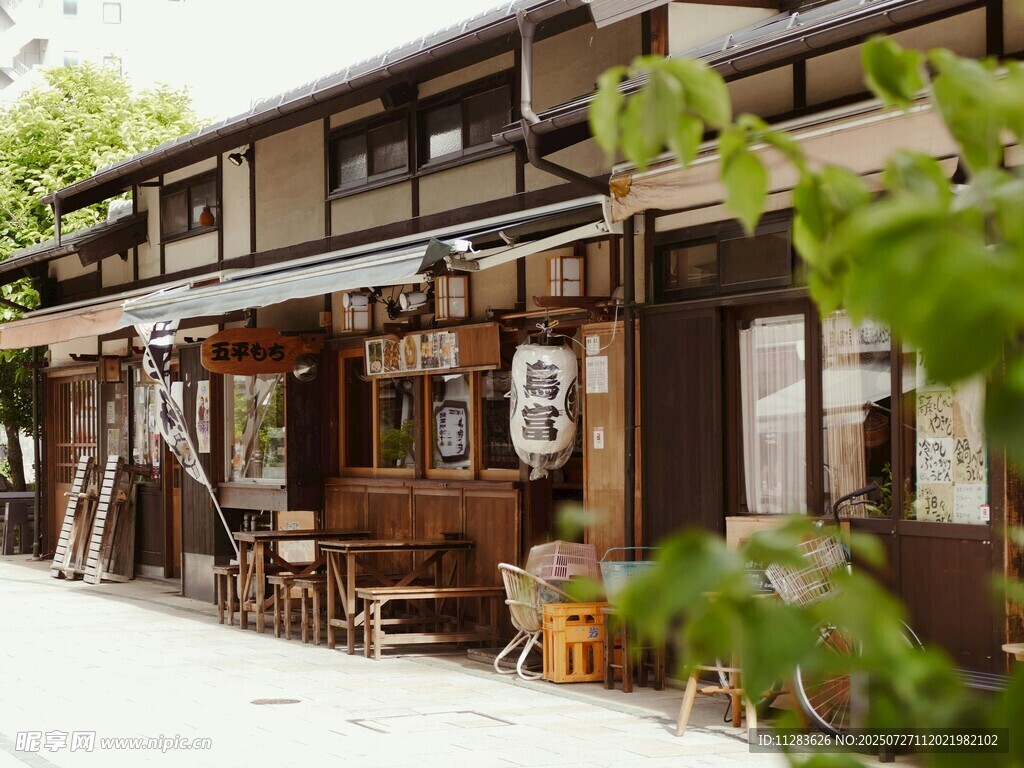 日式街边古朴小店