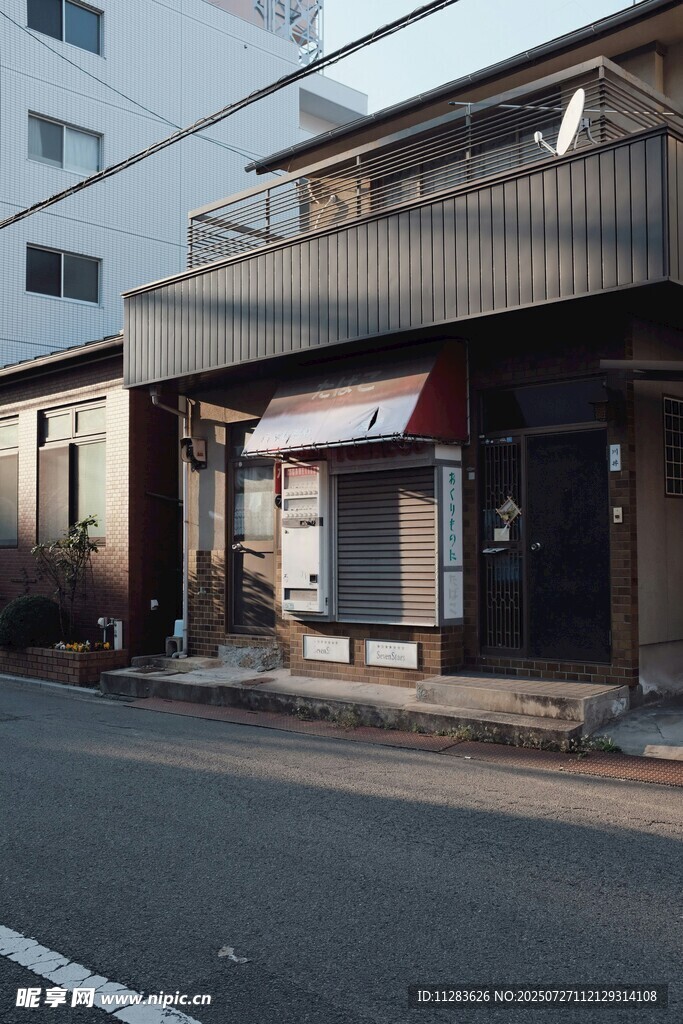 街边日式商铺外观