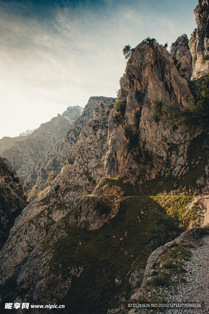 壮丽山间岩石景观