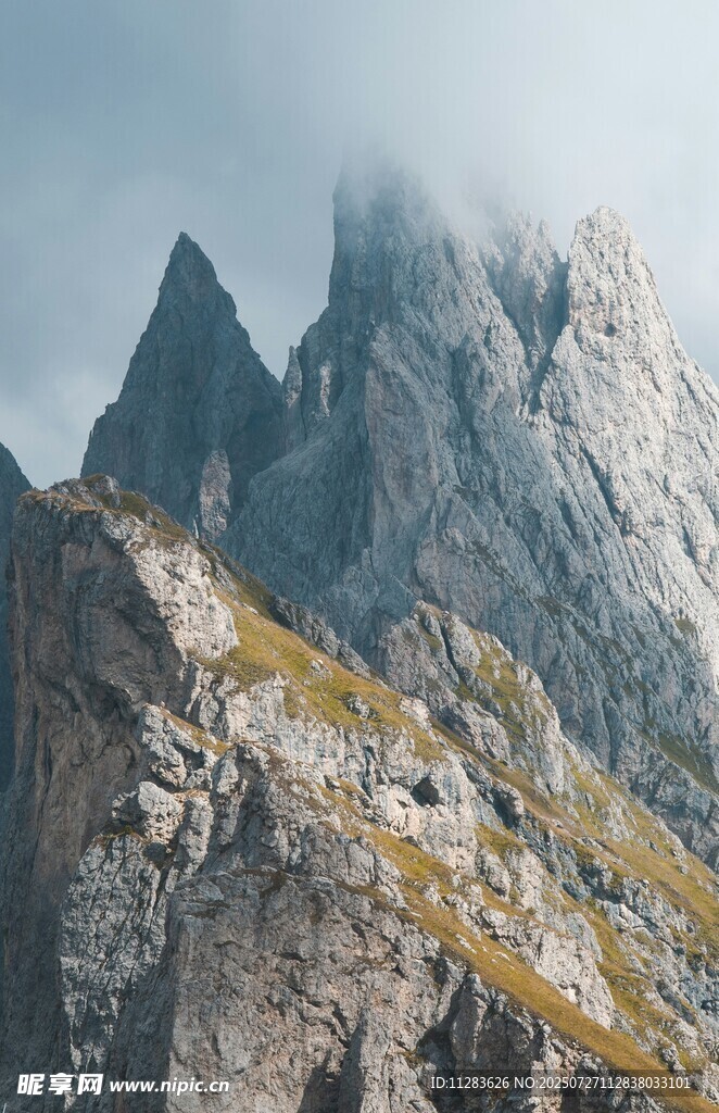巍峨壮丽的高山景致