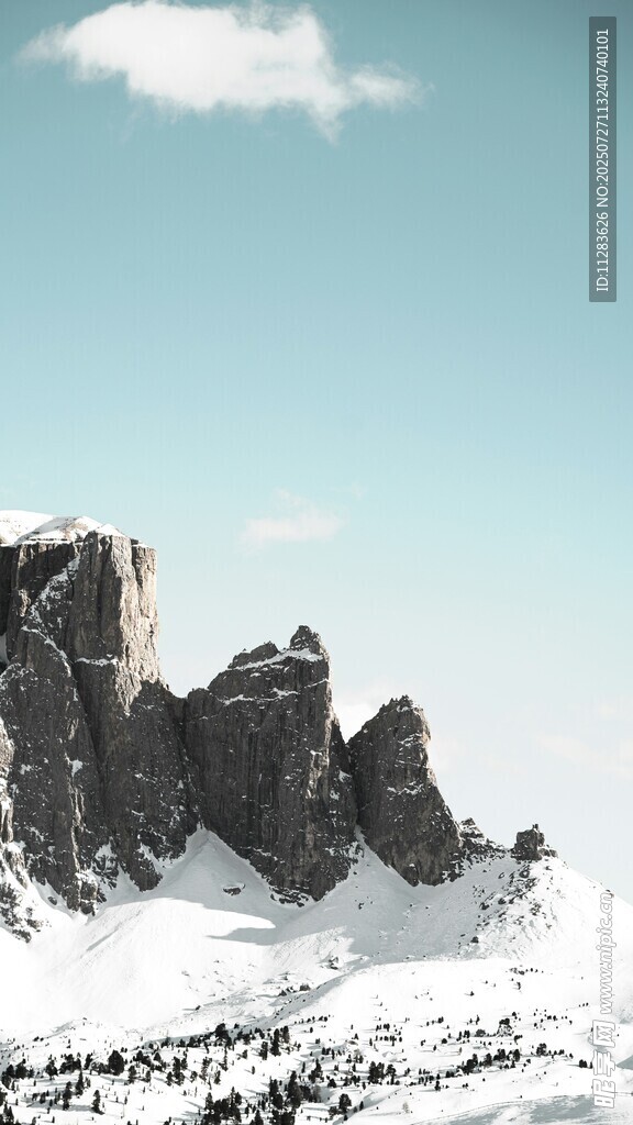 雪山峻岭壮丽风光