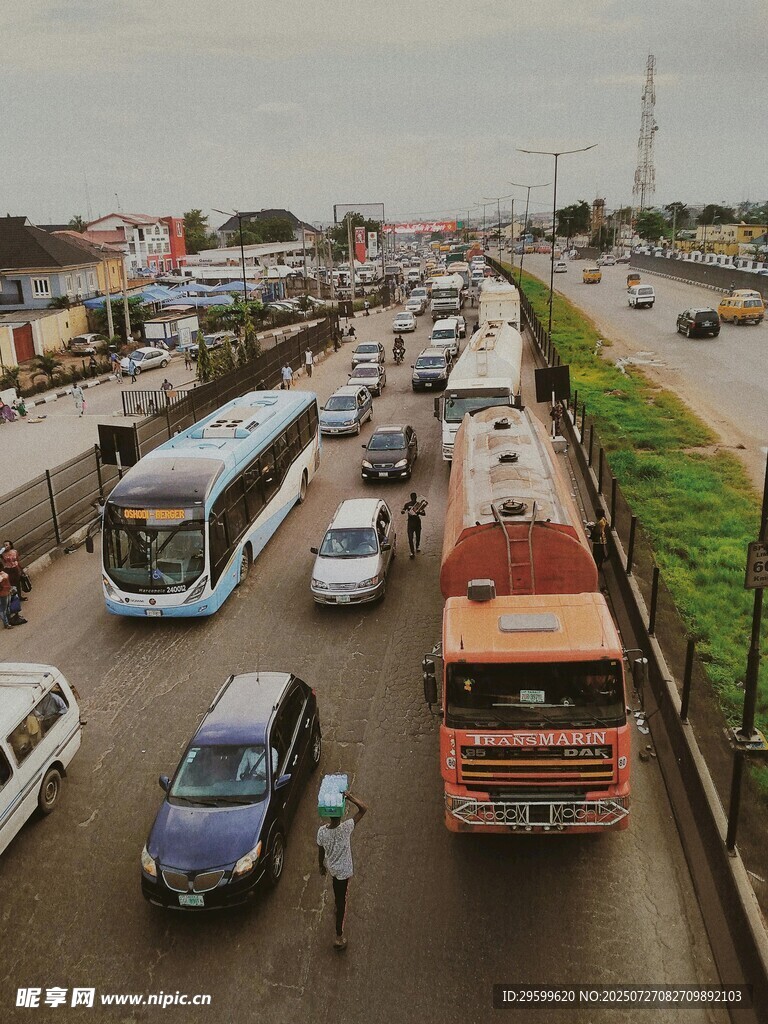 城市道路拥堵景象