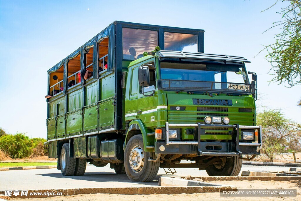 绿色双层观光卡车