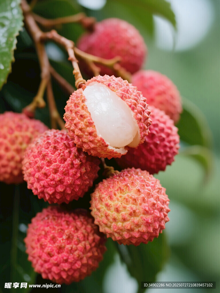 剥开的荔枝