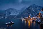 湖畔雪夜小镇美景