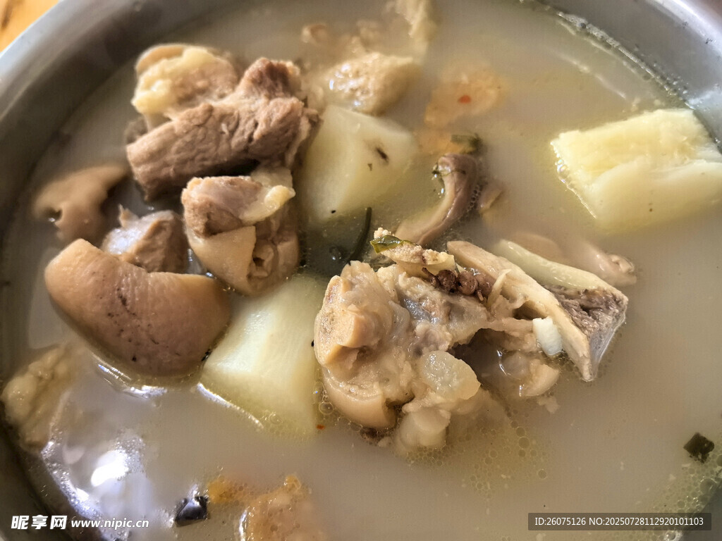 香浓排骨土豆蘑菇汤