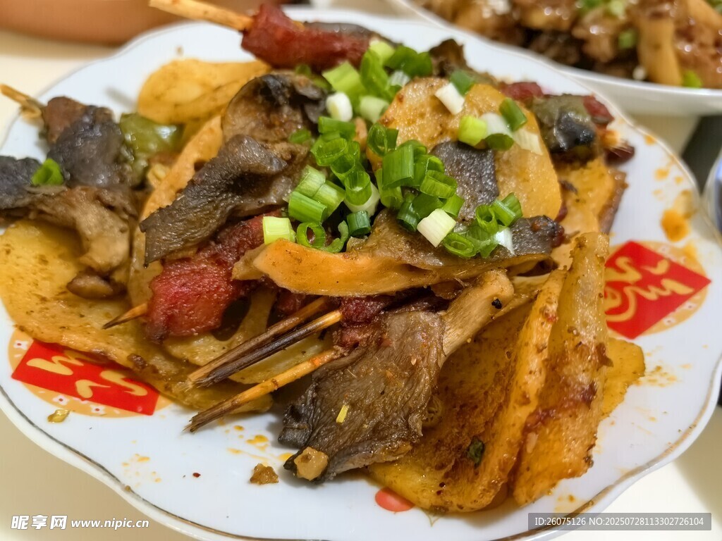 美味丰盛的特色炒菜拼盘