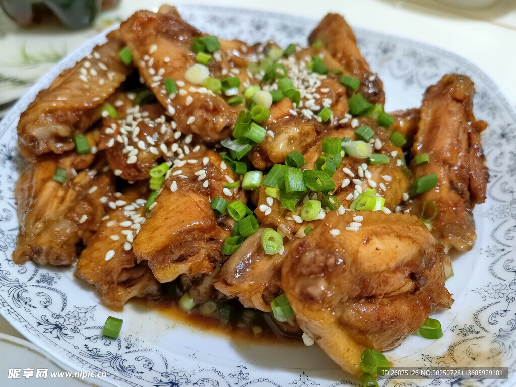 美味芝麻葱花红烧鸡翅