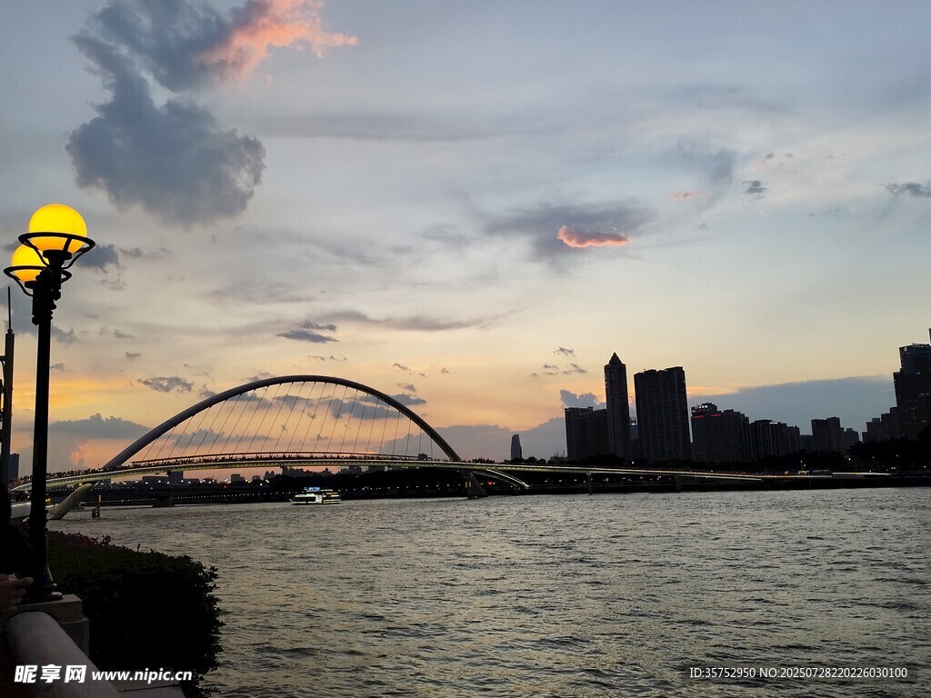 广州河畔黄昏美景