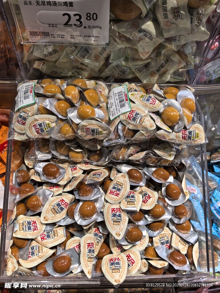 多样零食陈列售卖