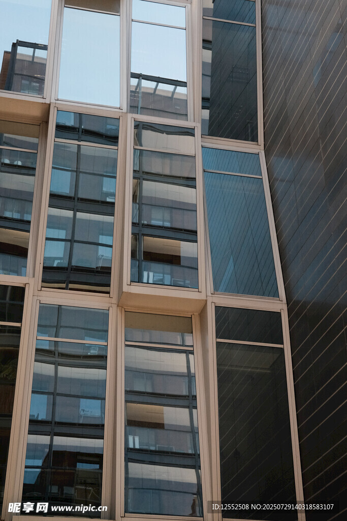 现代风格高楼建筑外观