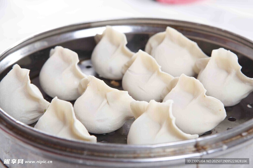 蒸笼里的美味饺子