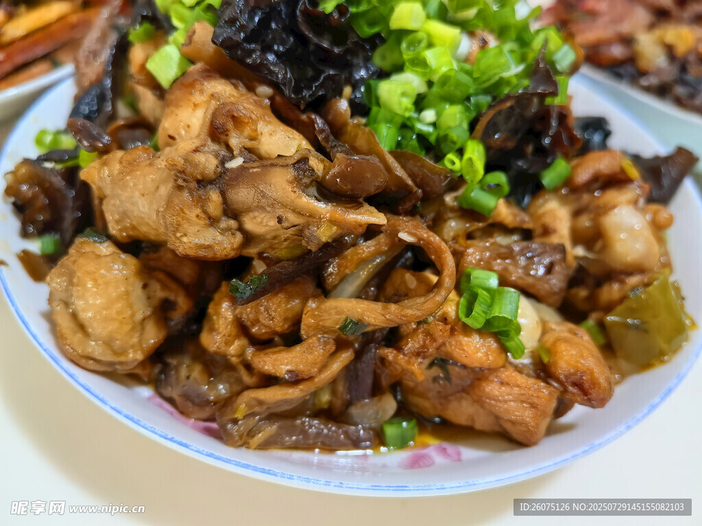 木耳炒鸡肉
